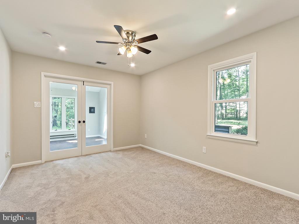 476 N SHADY RETREAT ROAD