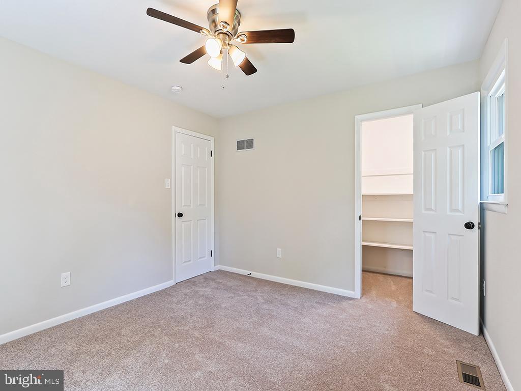 476 N SHADY RETREAT ROAD