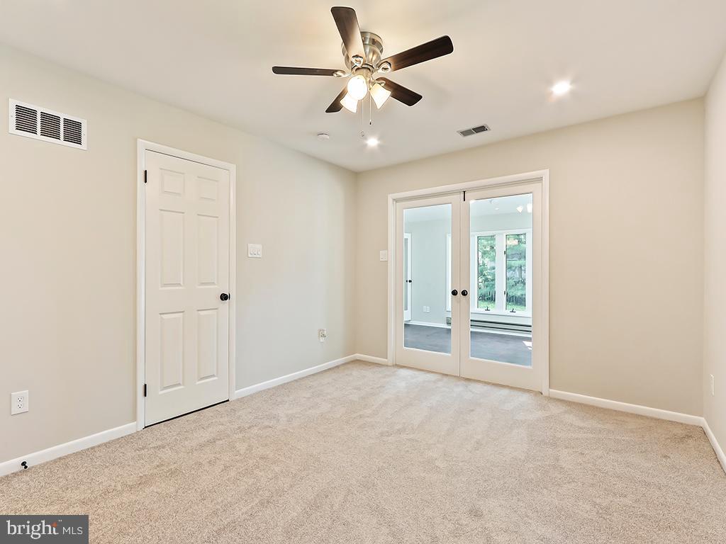 476 N SHADY RETREAT ROAD