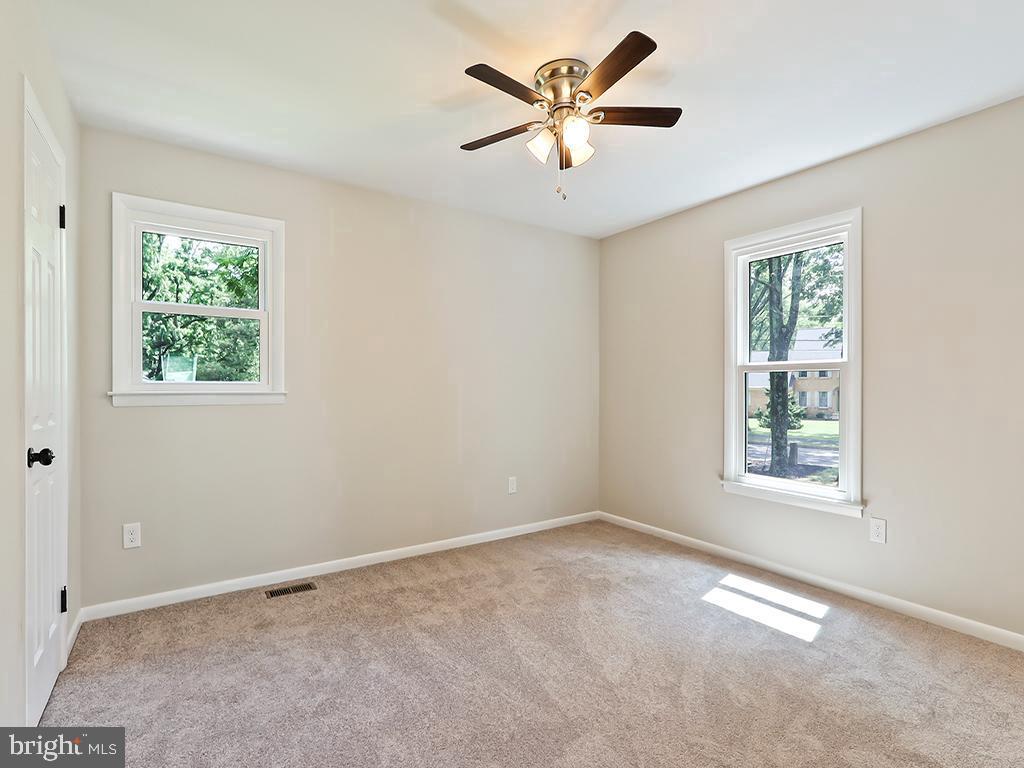 476 N SHADY RETREAT ROAD
