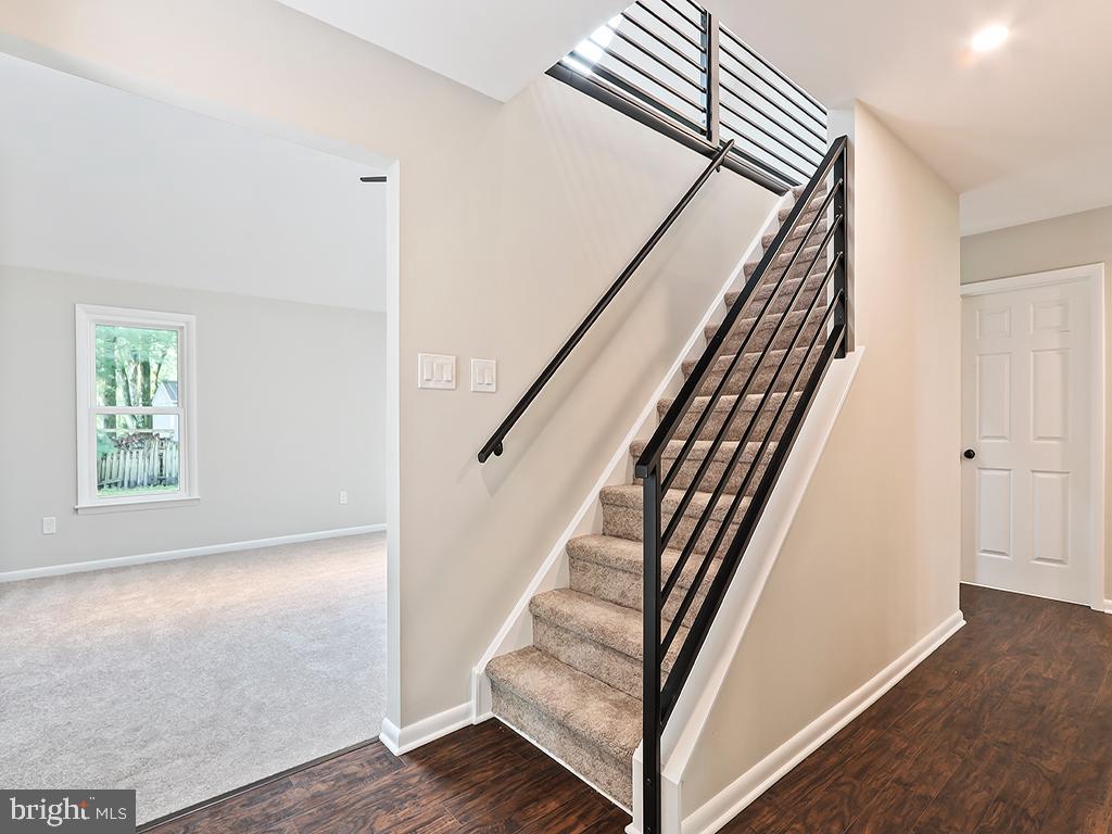 476 N SHADY RETREAT ROAD