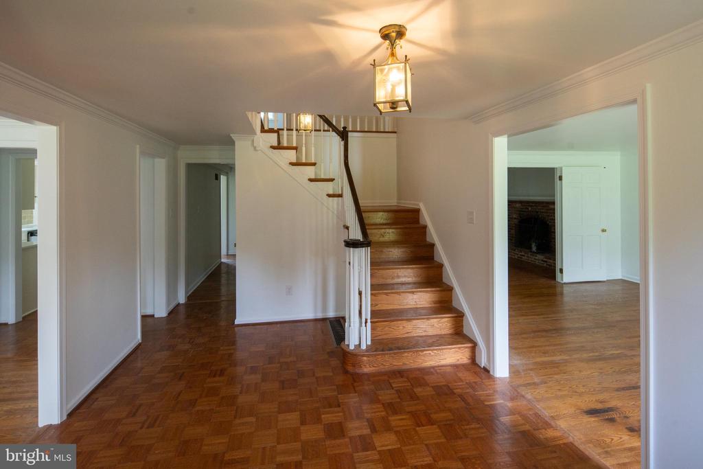 1 SUGAN CLOSE STREET