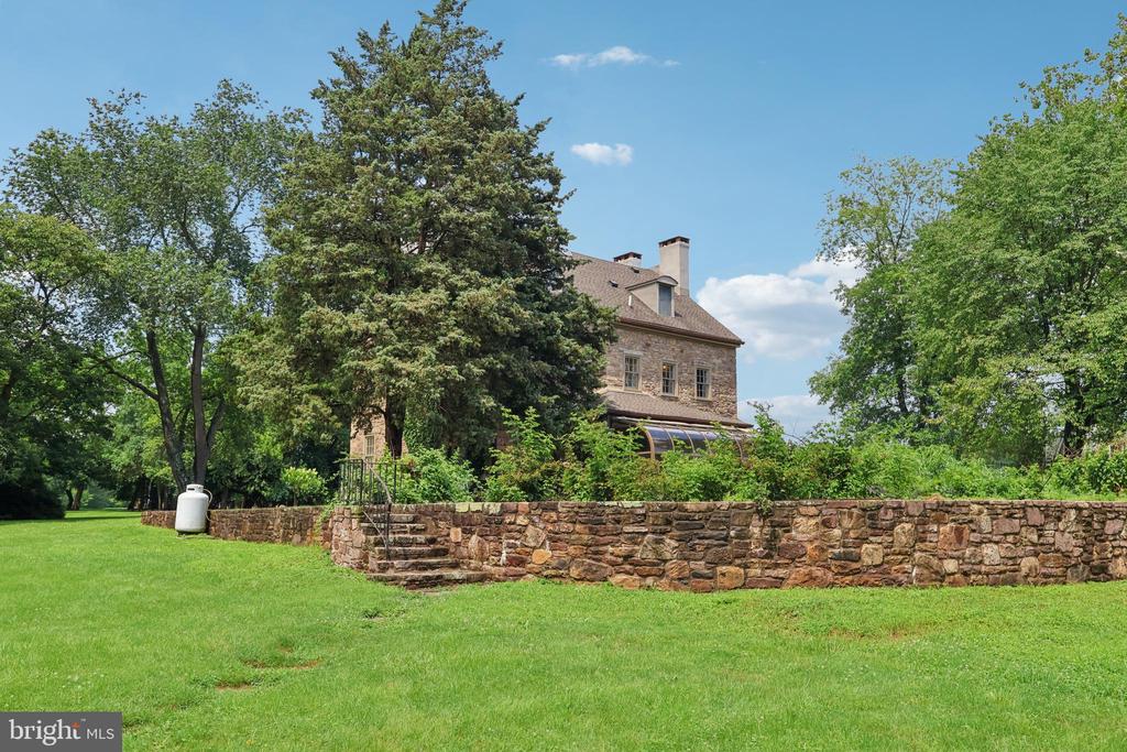 131 WILLOWBROOK DRIVE