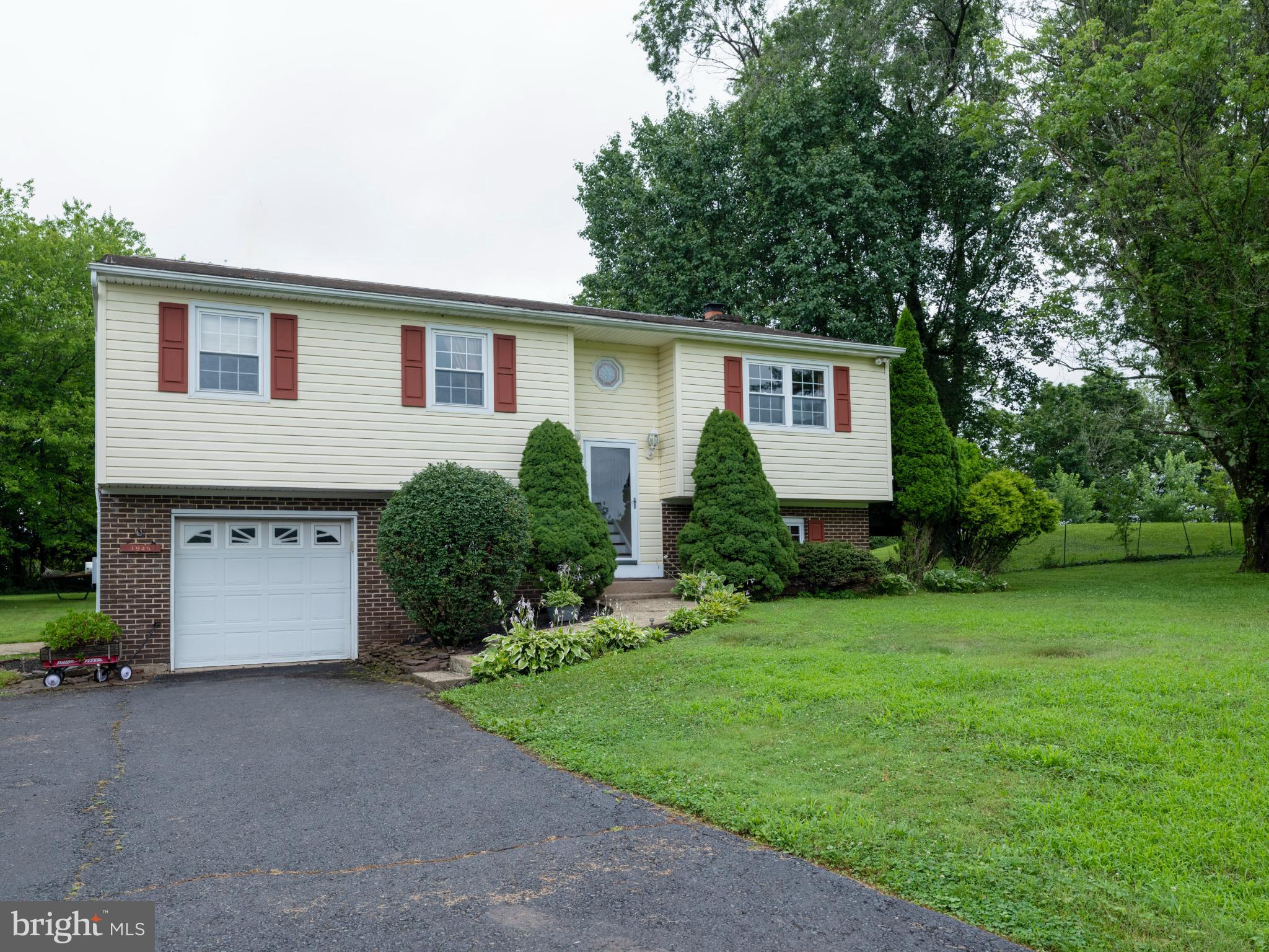 1945 SWEETBRIAR ROAD