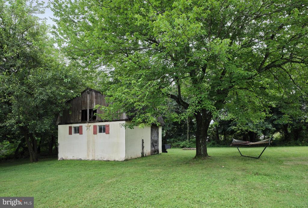 1945 SWEETBRIAR ROAD