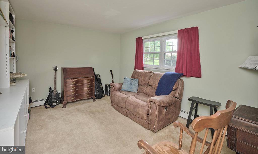 1945 SWEETBRIAR ROAD
