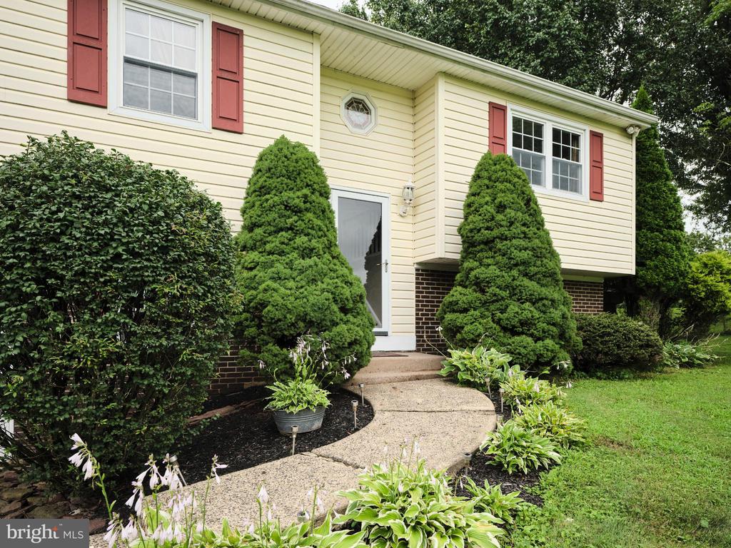 1945 SWEETBRIAR ROAD