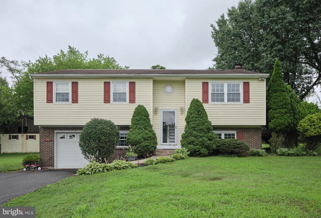 1945 SWEETBRIAR ROAD