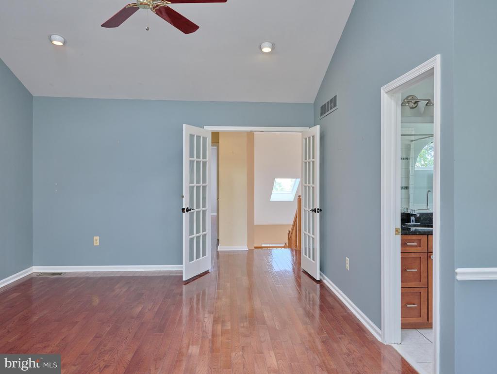 288 DEERFIELD COURT