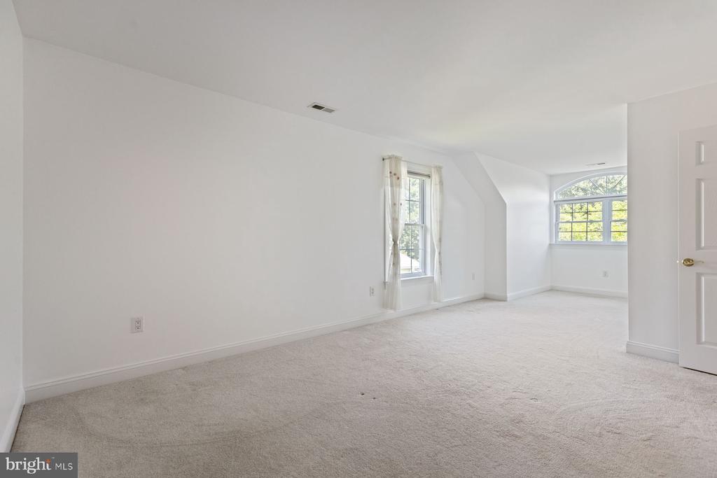 143 SILVERTAIL LANE