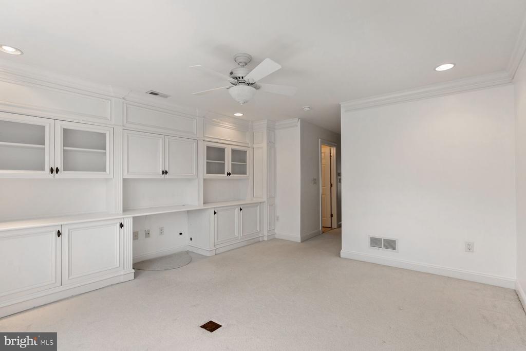143 SILVERTAIL LANE