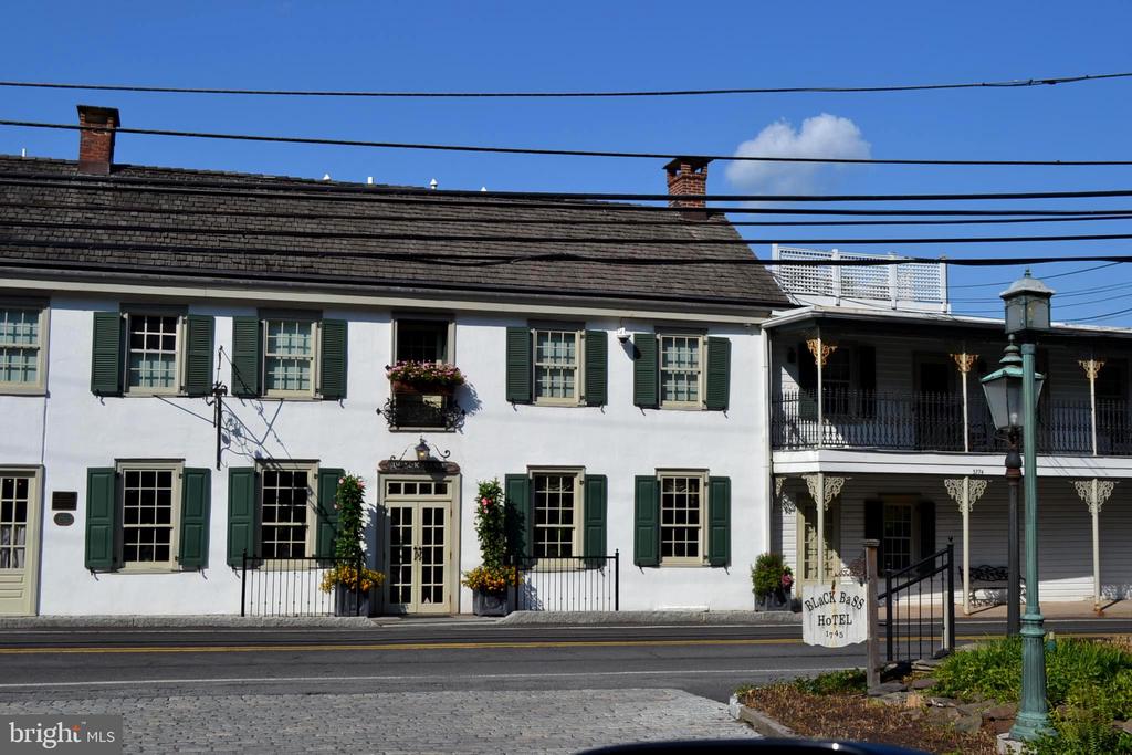 345 E DARK HOLLOW ROAD 4