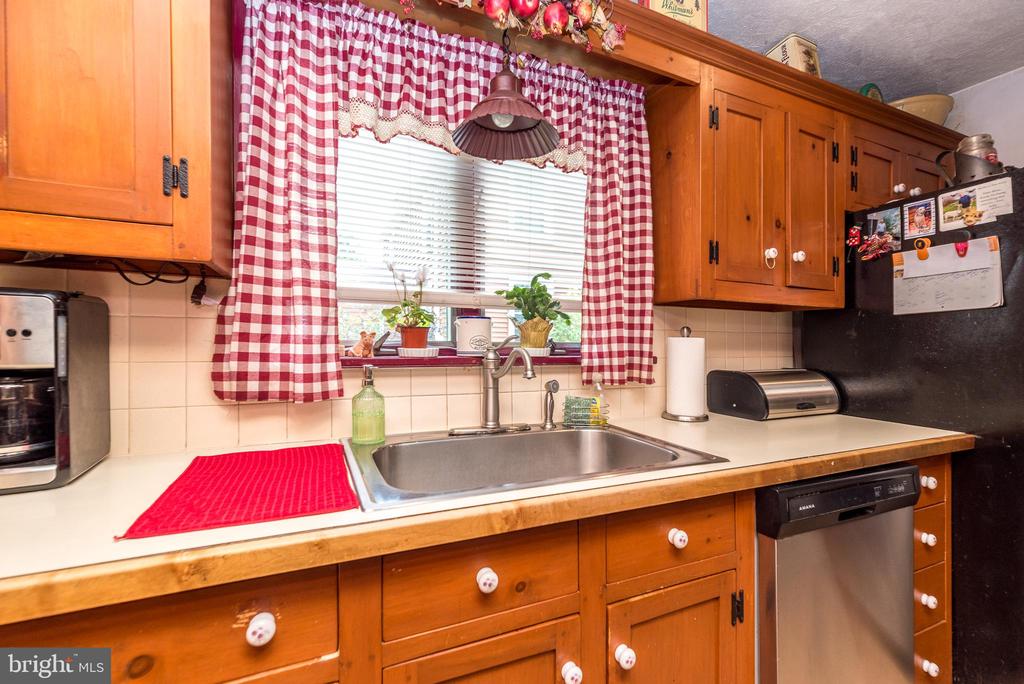 343 E DARK HOLLOW ROAD