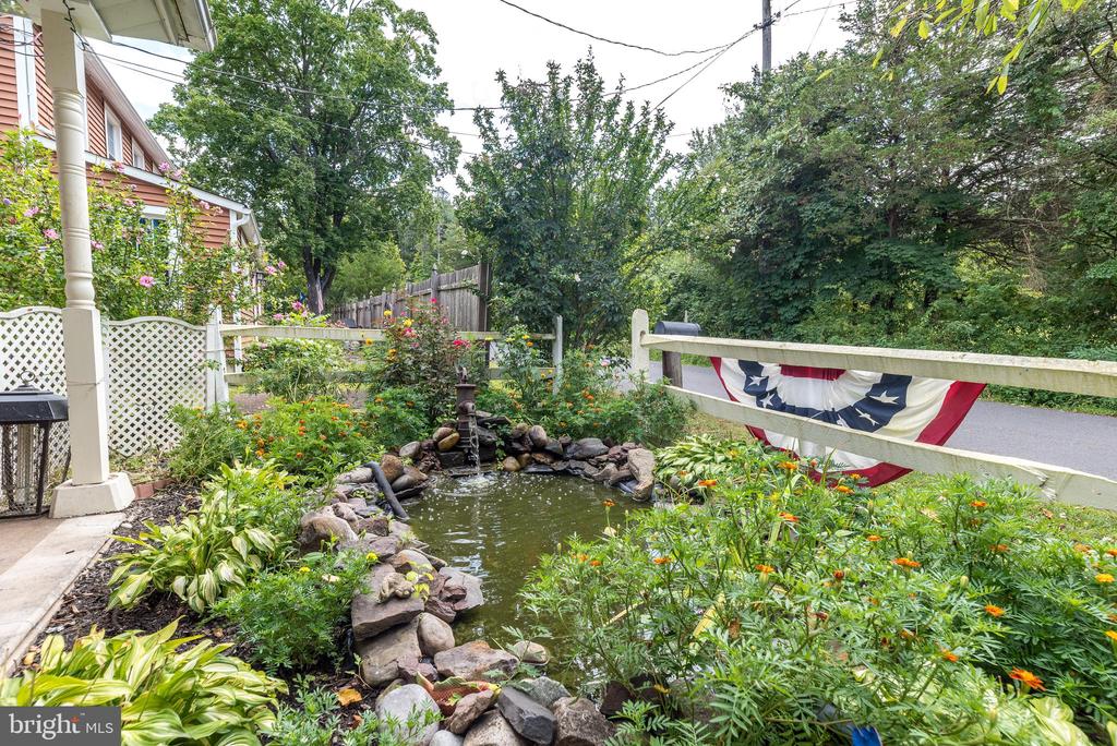 343 E DARK HOLLOW ROAD