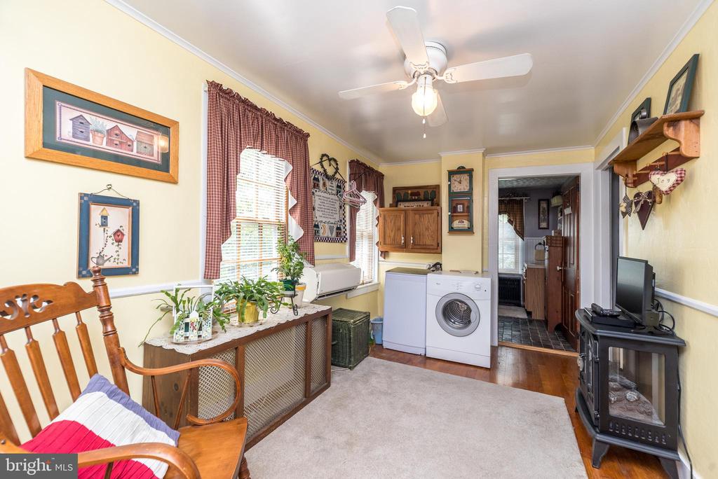 343 E DARK HOLLOW ROAD