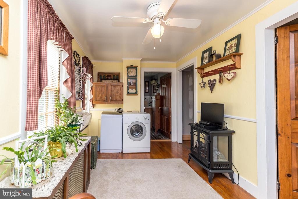 343 E DARK HOLLOW ROAD