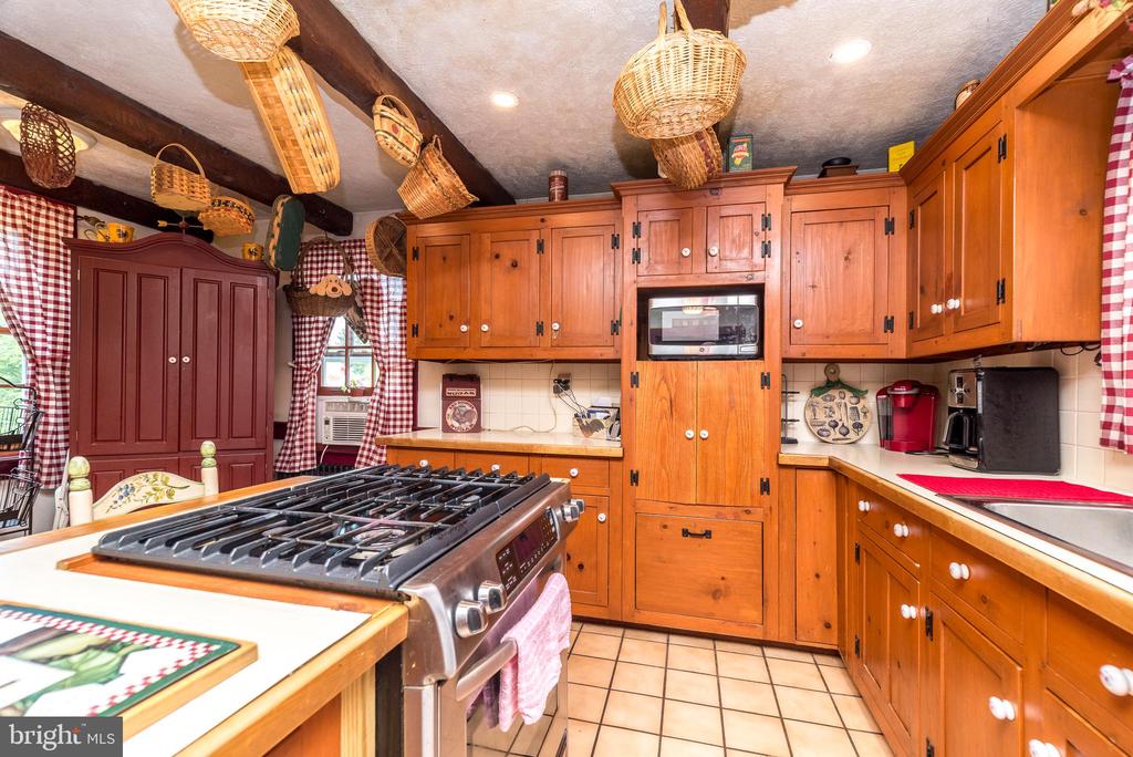 343 E DARK HOLLOW ROAD