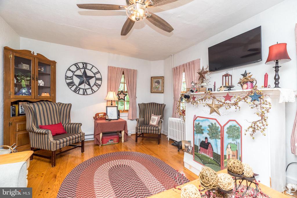 343 E DARK HOLLOW ROAD