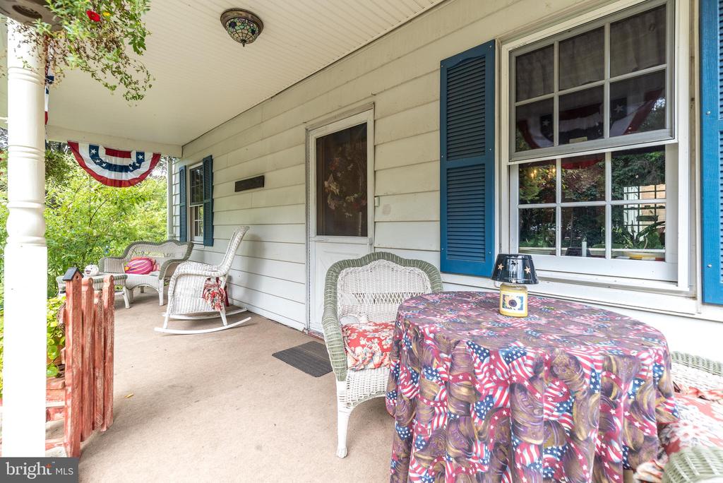 343 E DARK HOLLOW ROAD