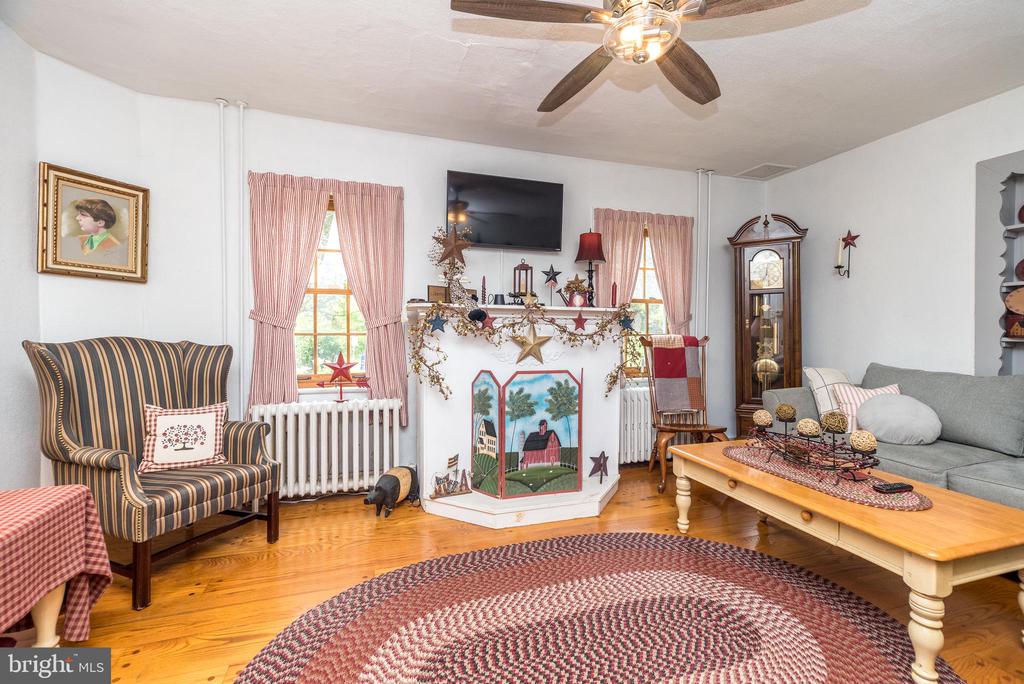 343 E DARK HOLLOW ROAD