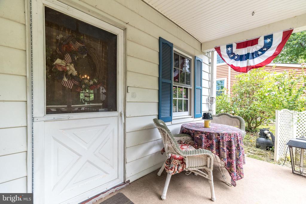 343 E DARK HOLLOW ROAD