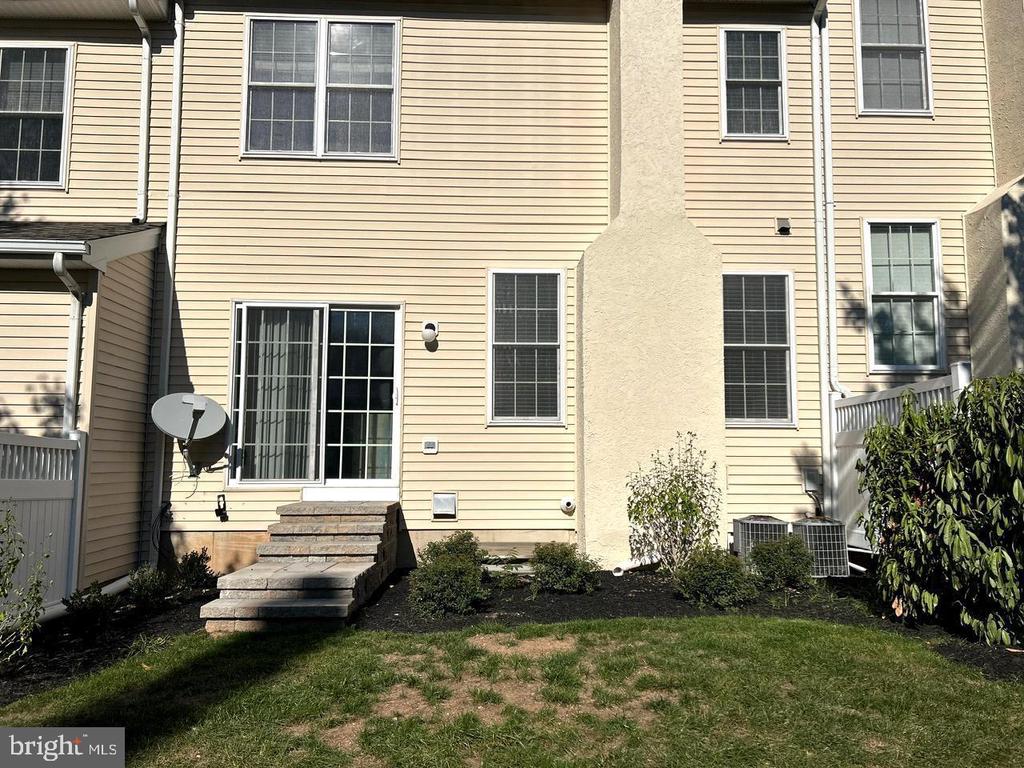 2408 DORCHESTER STREET W