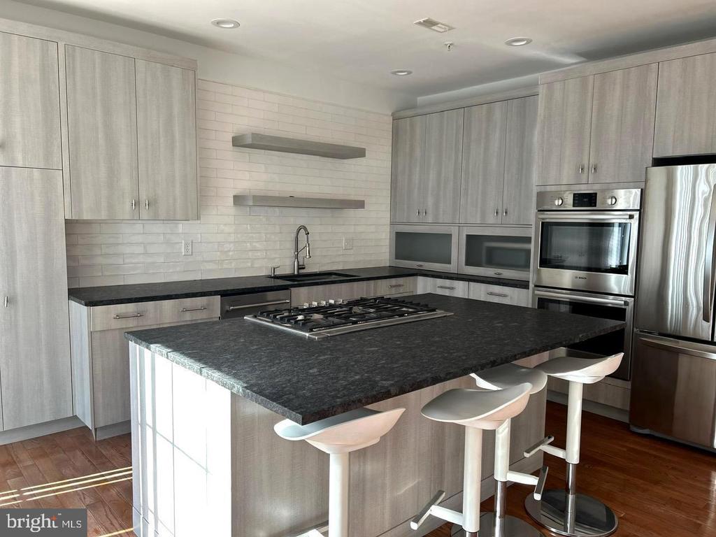 2408 DORCHESTER STREET W