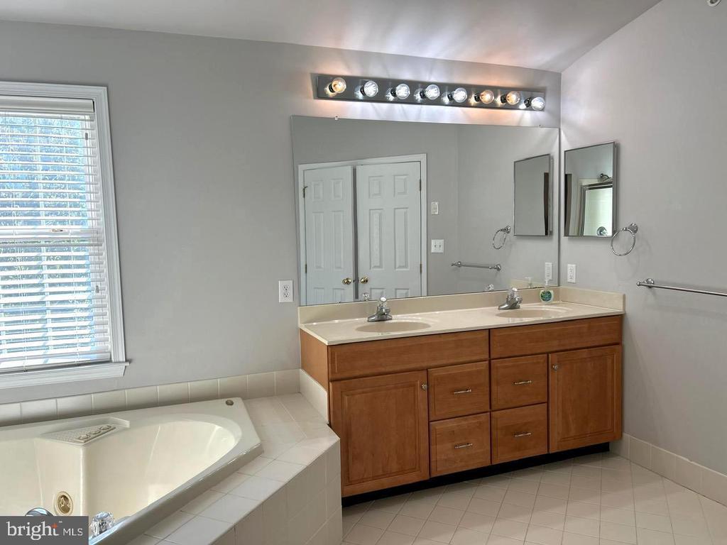 2408 DORCHESTER STREET W