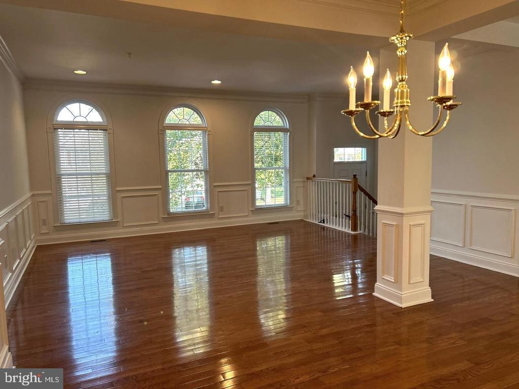 2408 DORCHESTER STREET W