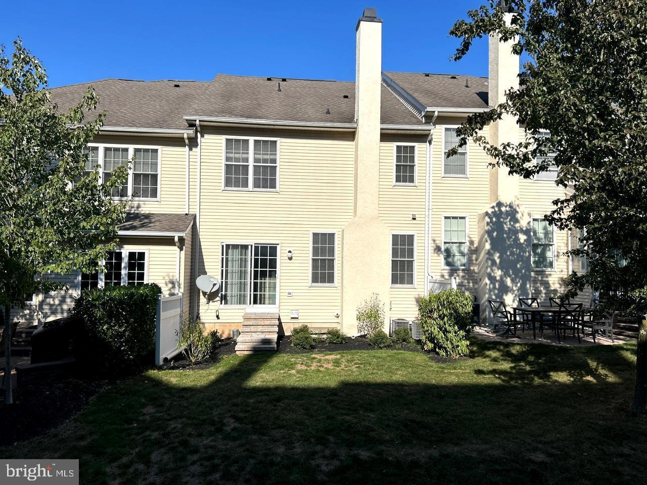 2408 DORCHESTER STREET W