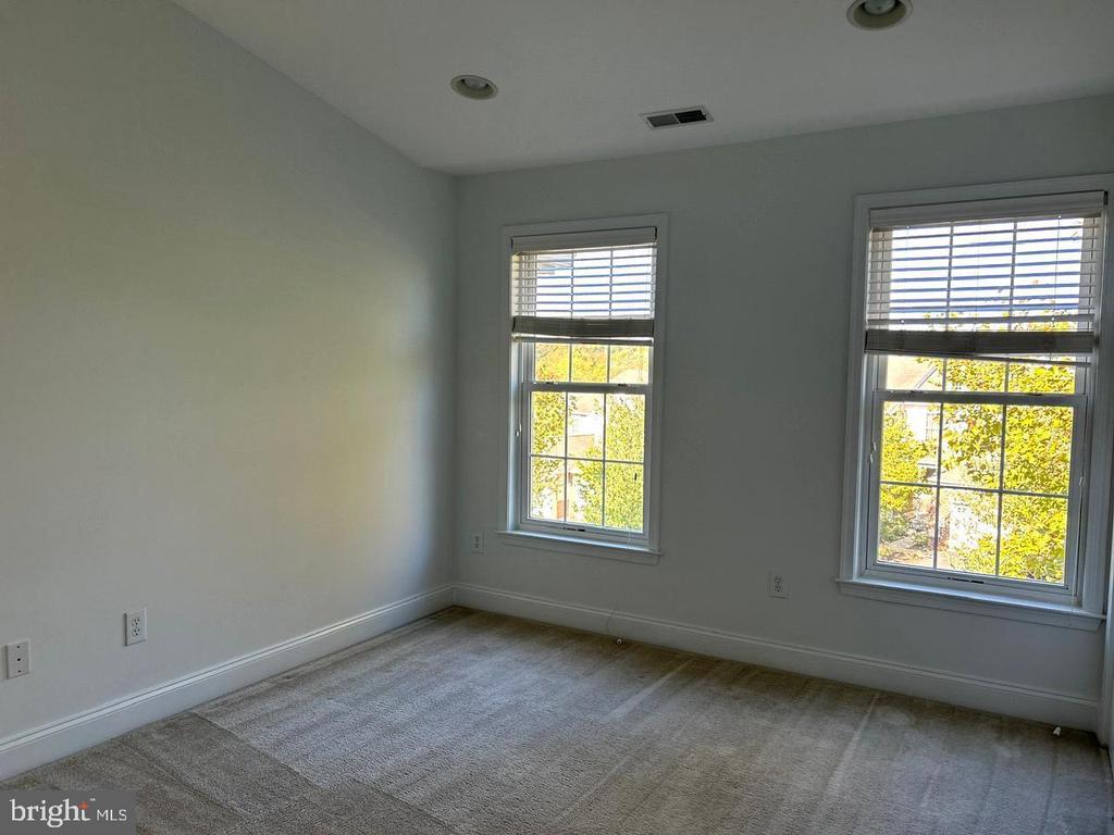 2408 DORCHESTER STREET W