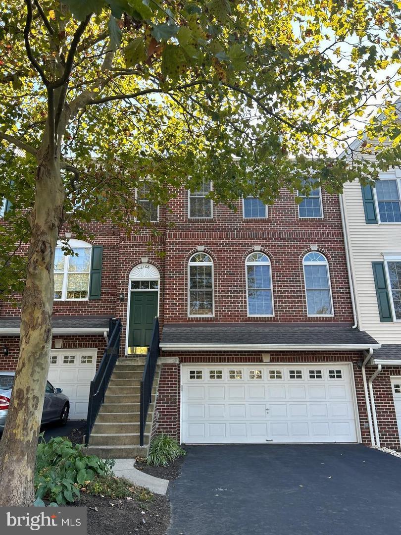 2408 DORCHESTER STREET W