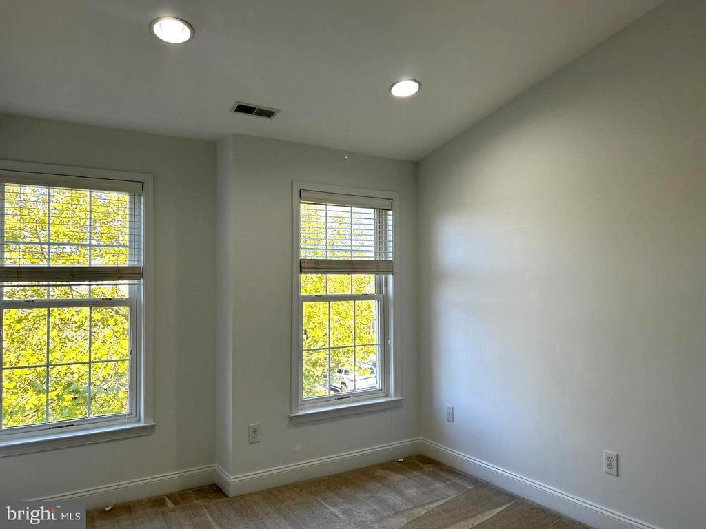 2408 DORCHESTER STREET W