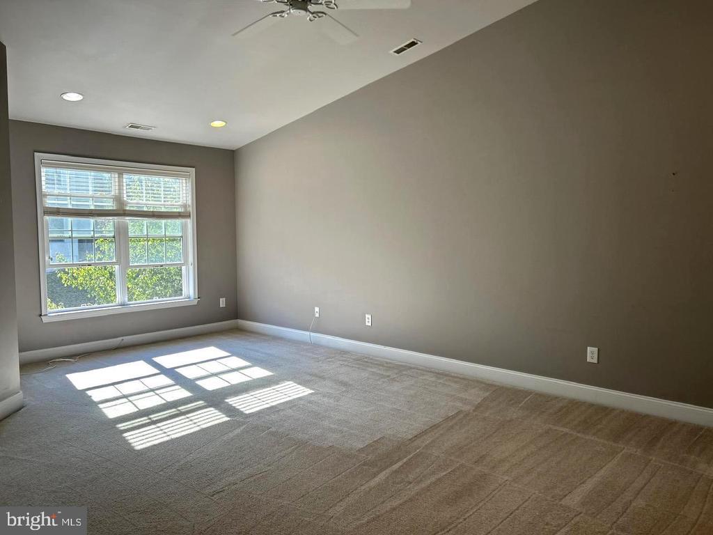 2408 DORCHESTER STREET W