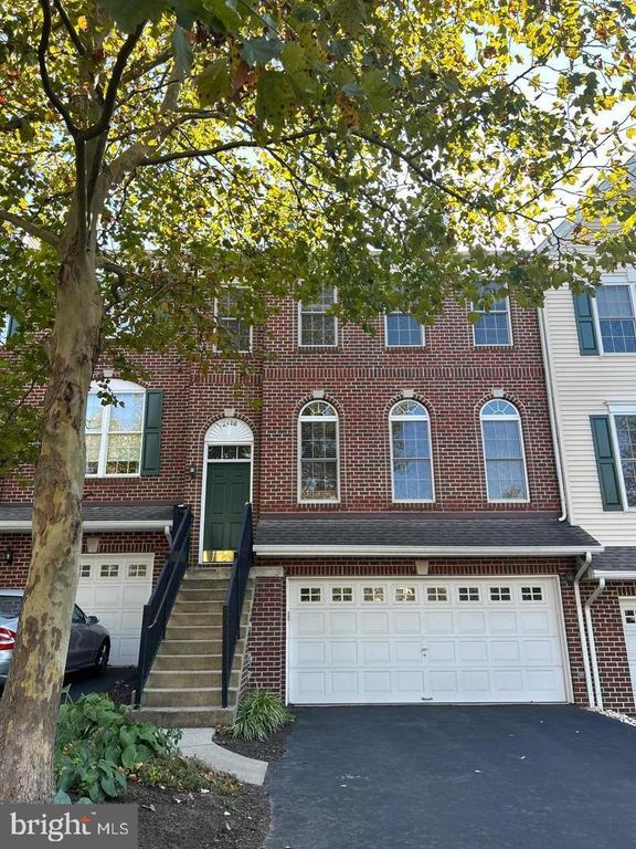 2408 DORCHESTER STREET W
