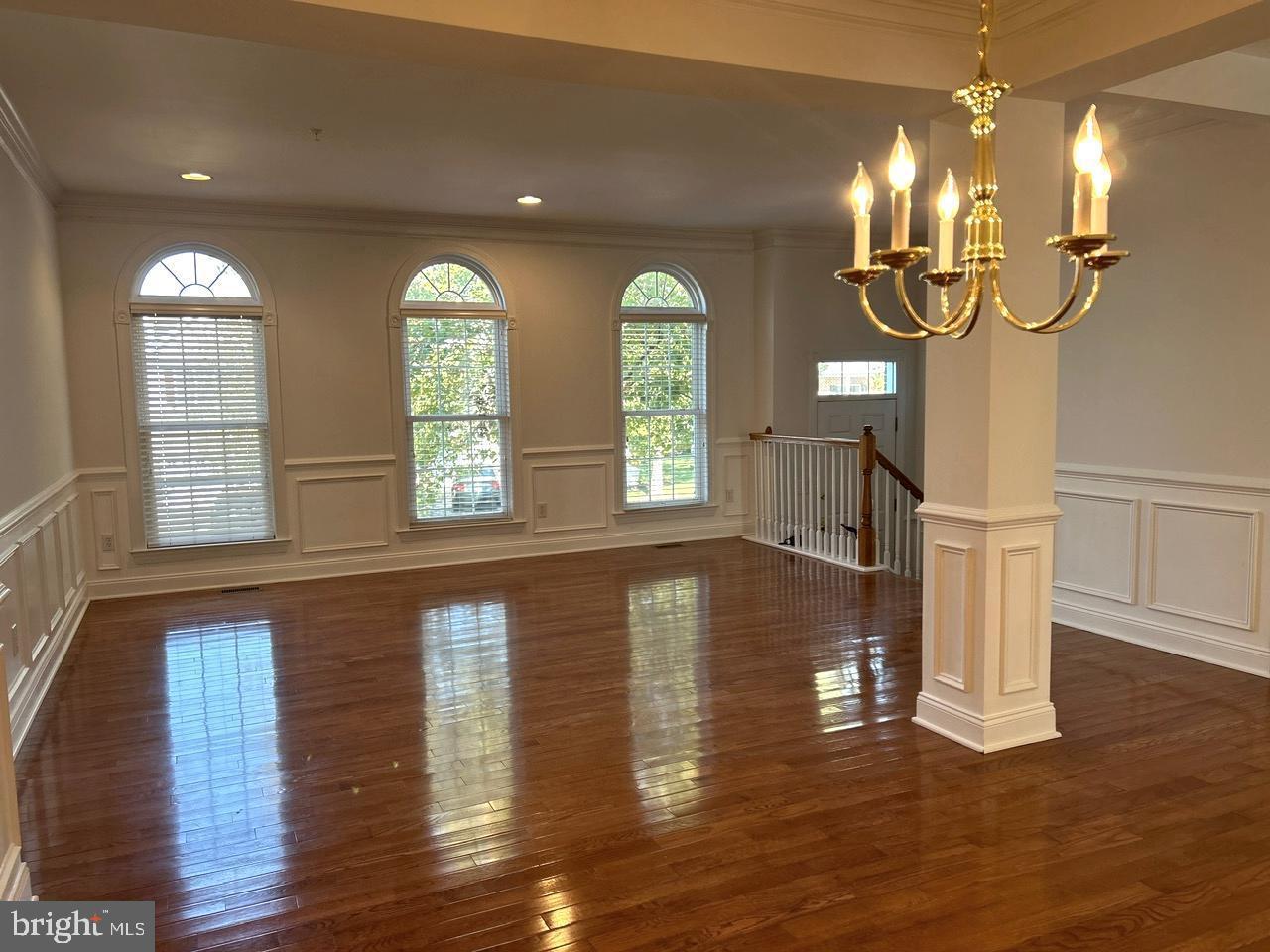 2408 DORCHESTER STREET W