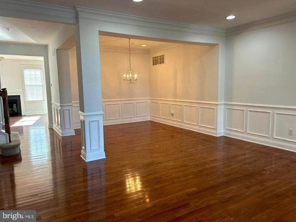2408 DORCHESTER STREET W