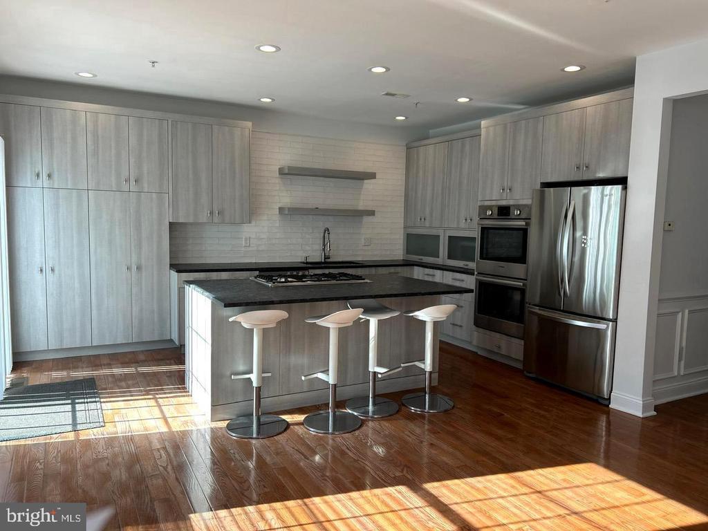 2408 DORCHESTER STREET W
