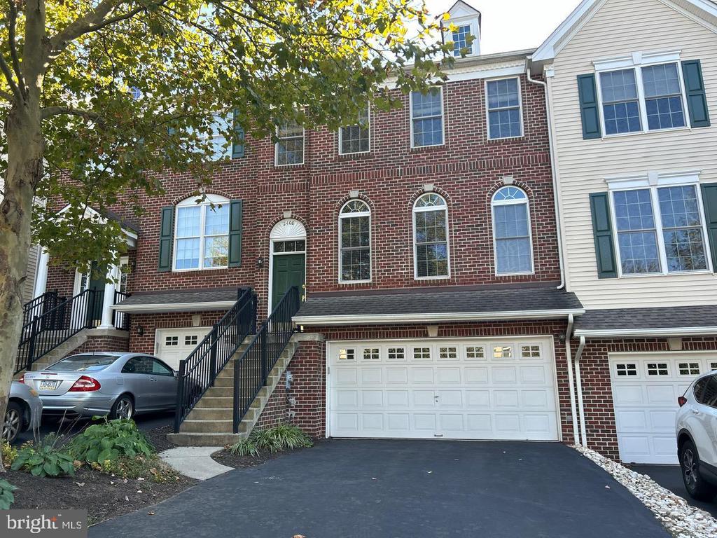 2408 DORCHESTER STREET W