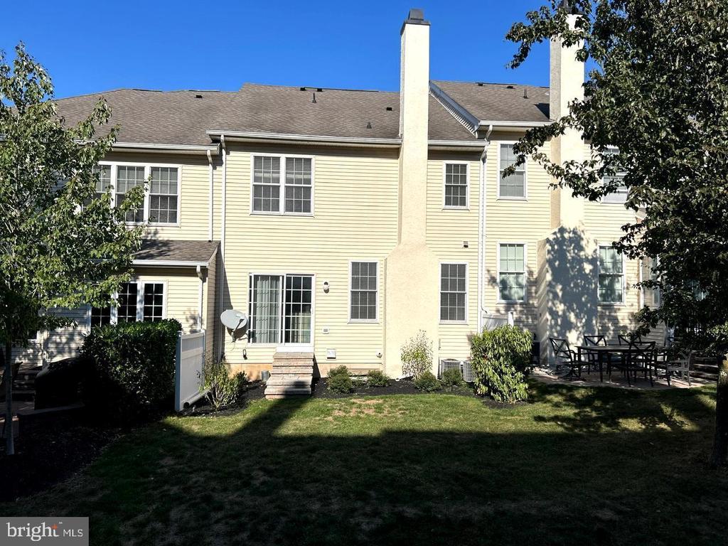 2408 DORCHESTER STREET W