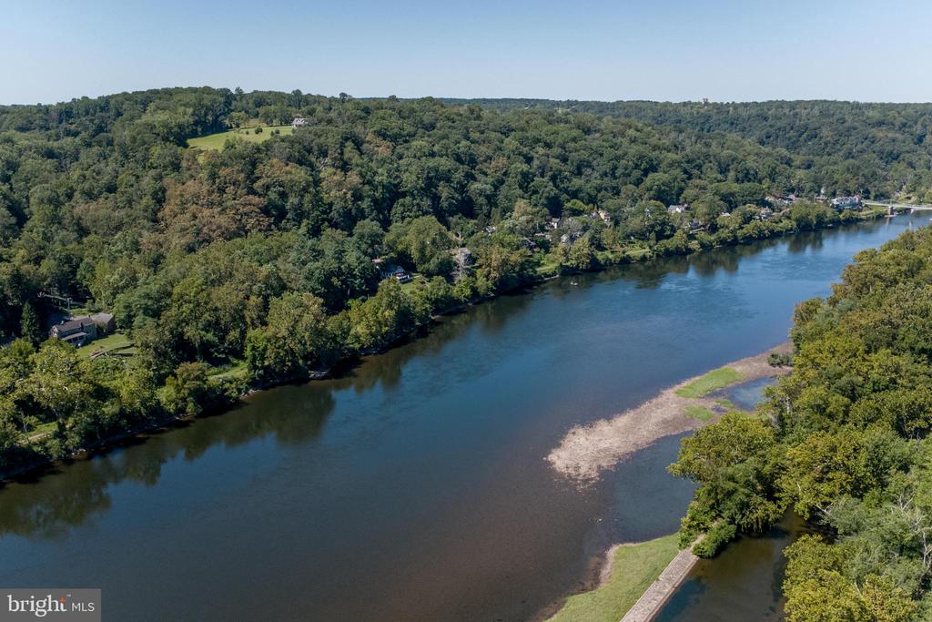 3596 RIVER ROAD