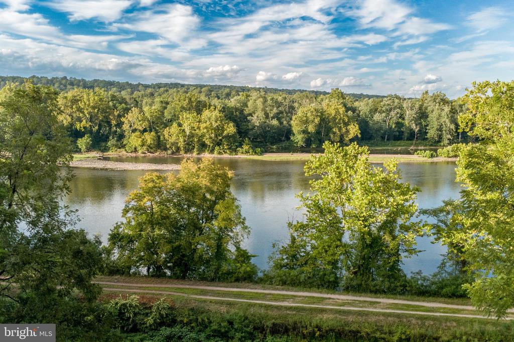 3596 RIVER ROAD
