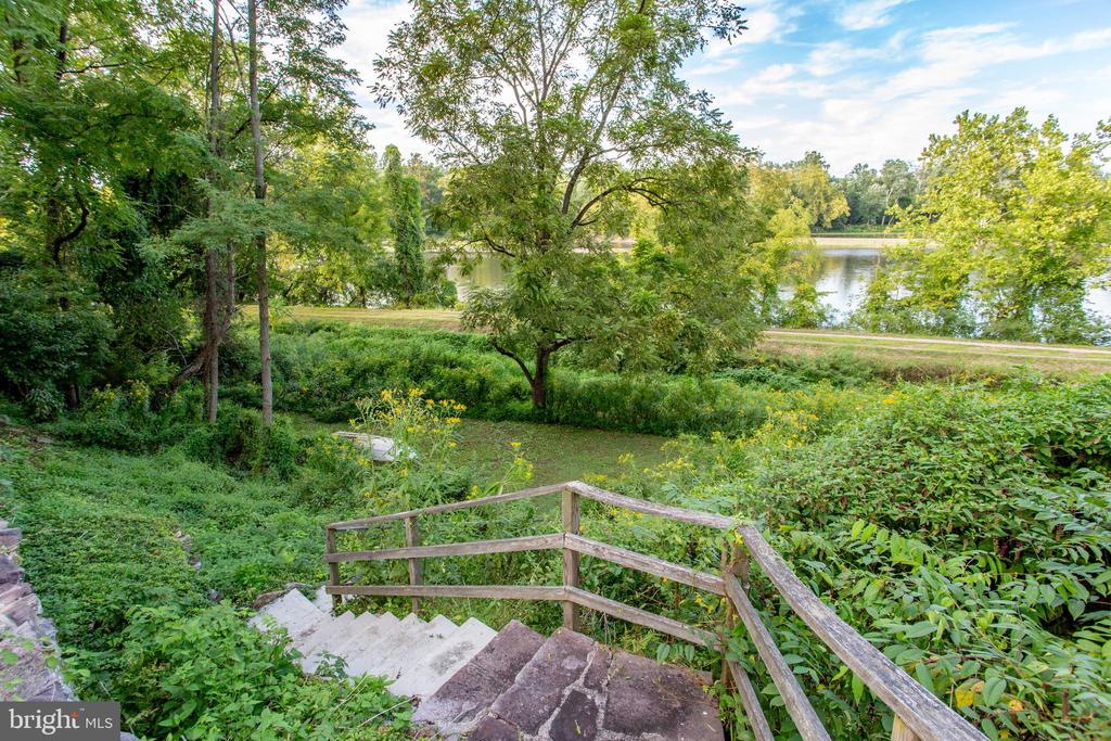 3596 RIVER ROAD