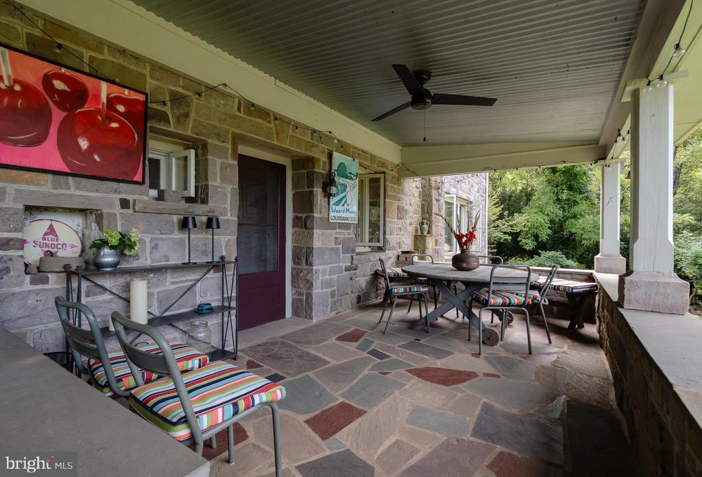 3596 RIVER ROAD