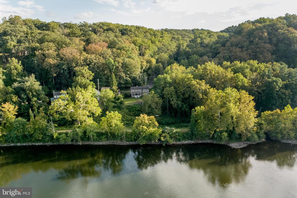 3596 RIVER ROAD