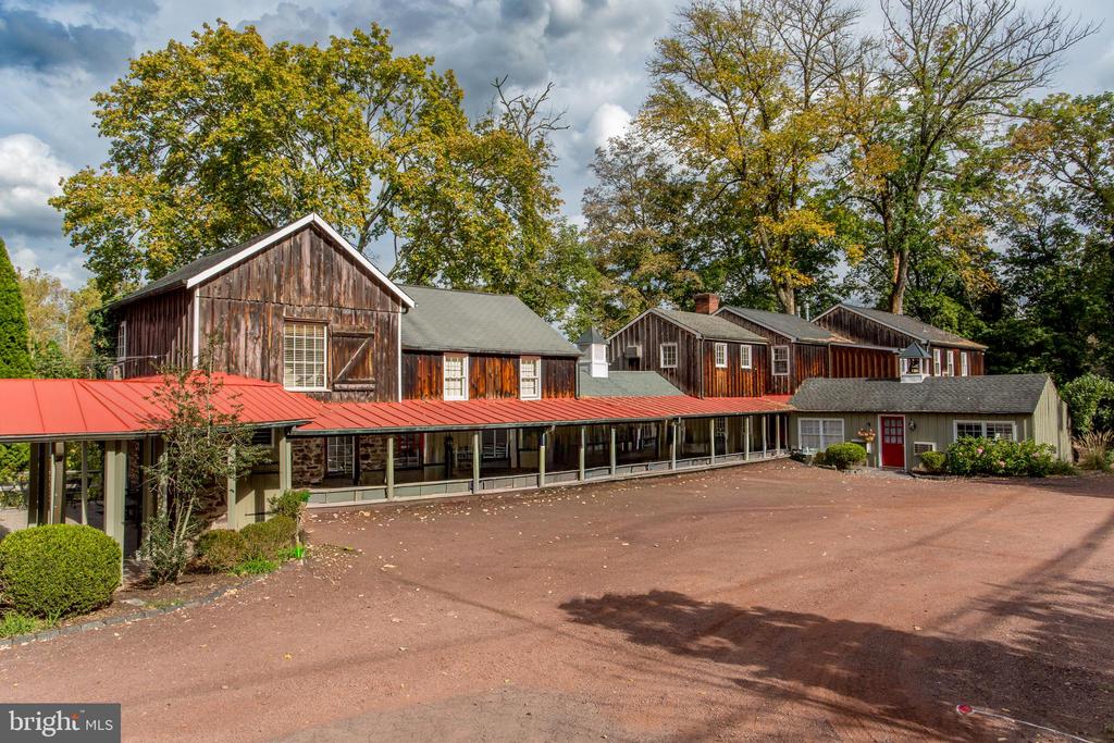 3596 RIVER ROAD
