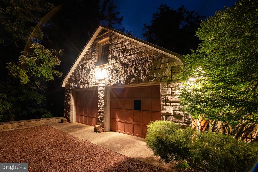 3596 RIVER ROAD