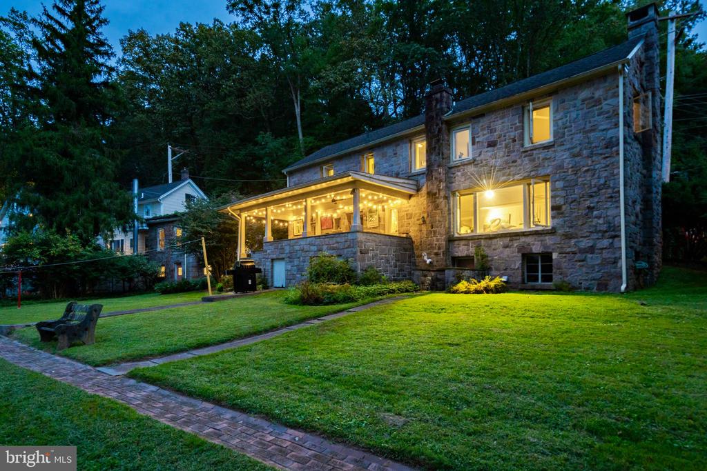 3596 RIVER ROAD