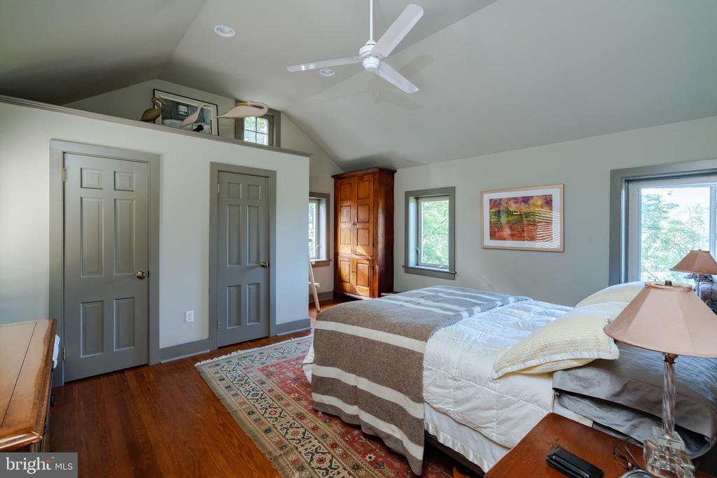 3596 RIVER ROAD