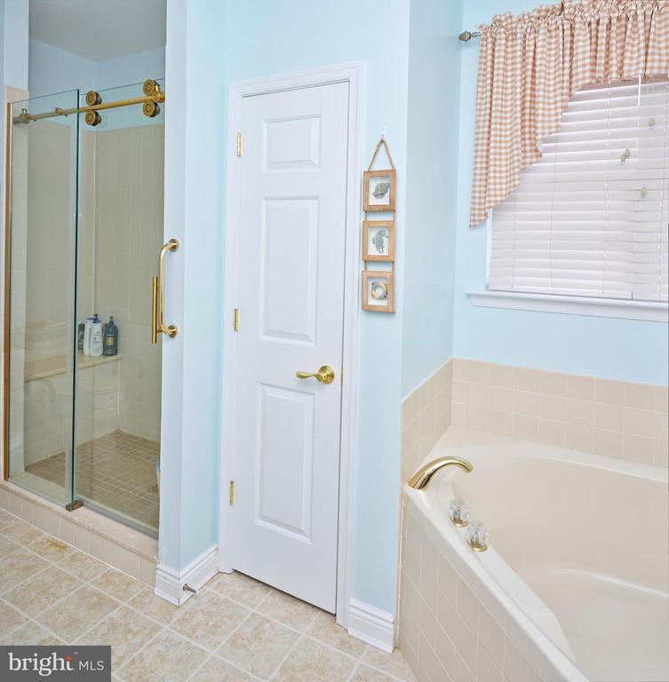 1311 CREEKSIDE LANE